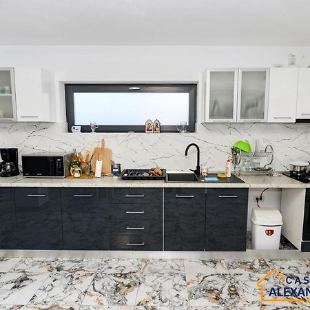 Отель Casa Alexander Кэлимэнешти Экстерьер фото